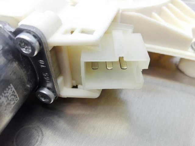 A2048200542 Motor del elevalunas de la puerta trasera izquierda  en stock Castellón