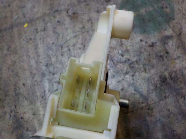 A2048200542 MERCEDES Motor del elevalunas de la puerta trasera izquierda  en stock Gandía