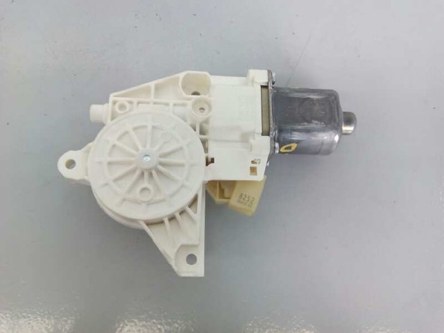 A2048200542 MERCEDES Motor del elevalunas de la puerta trasera izquierda comprar Madrid