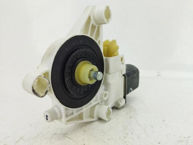 A2048200542 MERCEDES Motor del elevalunas de la puerta trasera izquierda  en stock Gandía