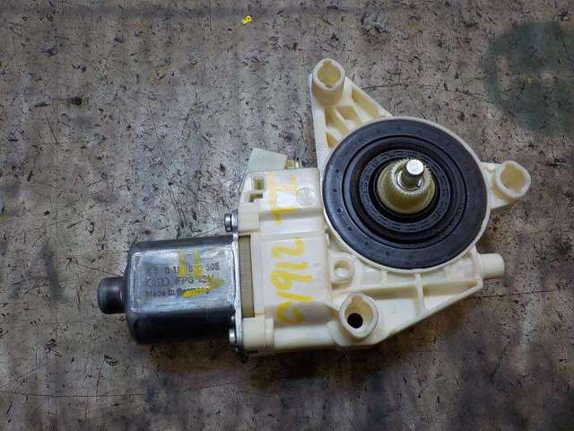 A2048200542 Motor del elevalunas de la puerta trasera izquierda  en stock Granada