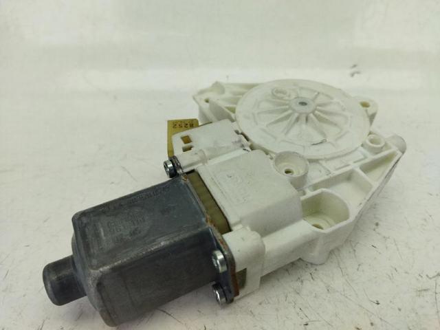 A2048200542 MERCEDES Motor del elevalunas de la puerta trasera izquierda  comprar en Lleida