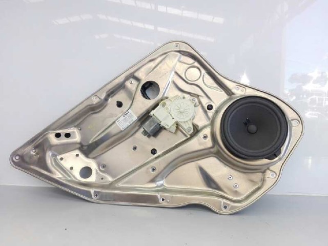 A2048200542 Motor del elevalunas de la puerta trasera izquierda  en stock Castellón