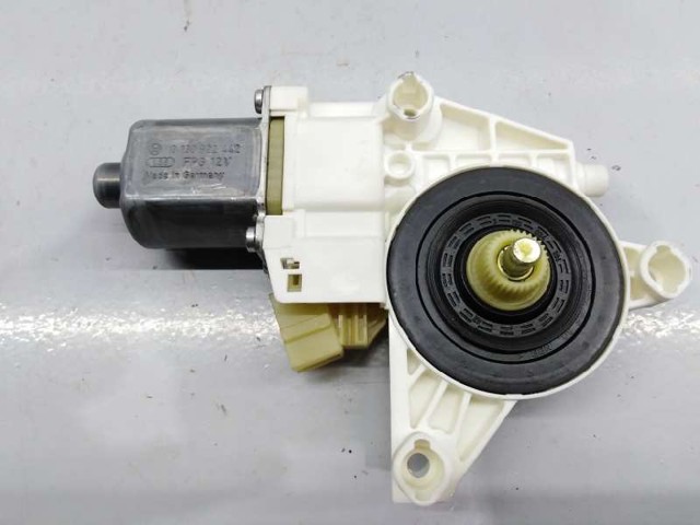 A2048200542 Motor del elevalunas de la puerta trasera izquierda  en stock Castellón