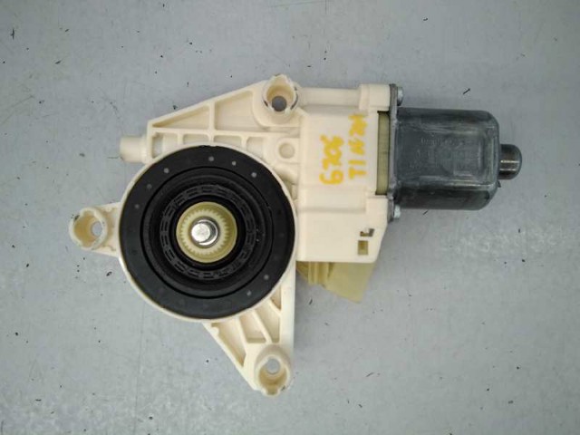 A2048200642 Motor del elevalunas de la puerta trasera derecha comprar Almería