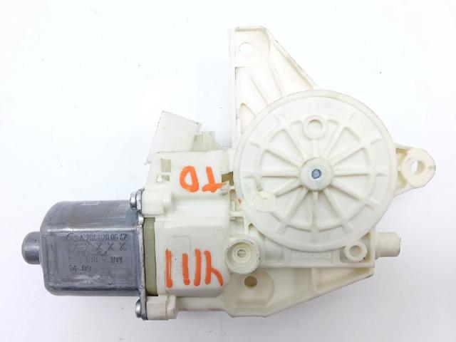 A2048200642 Motor del elevalunas de la puerta trasera derecha  disponible Utrera