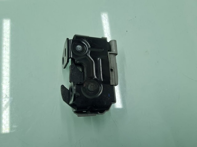 MERCEDES A2048800260 Cerradura de capó  en stock Salamanca