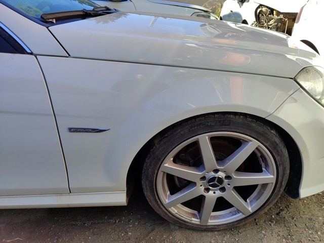 MERCEDES A2048801418 Aleta delantera derecha  comprar en Ponferrada