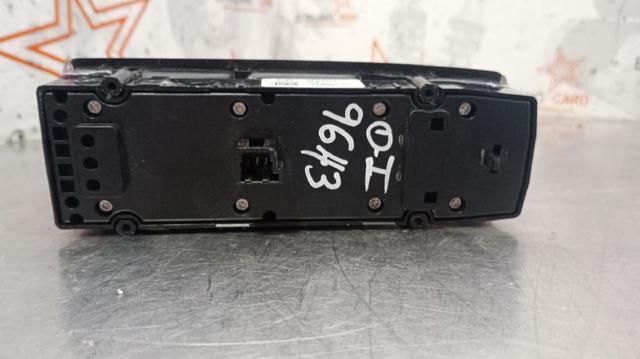 A2049055302 MERCEDES Unidad de control de elevalunas delantera izquierda  disponible Vigo