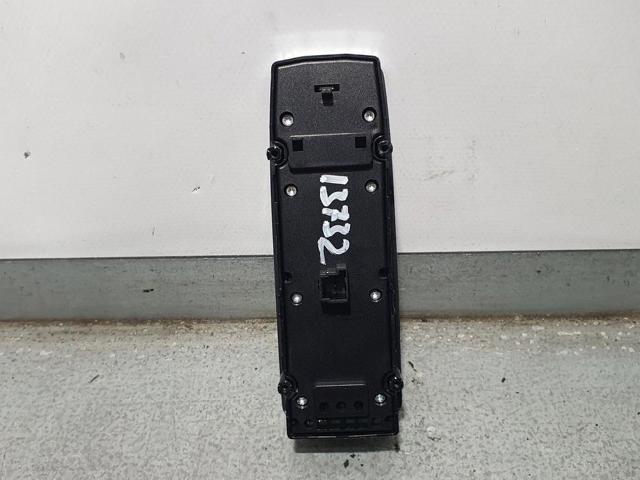 A2049055302 Interruptor de elevalunas delantera izquierda  en stock Sabadell