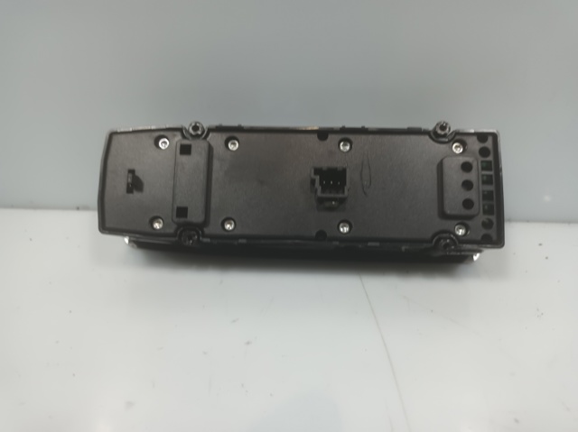 A2049055302 MERCEDES Interruptor de elevalunas delantera izquierda  en stock Córdoba
