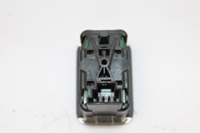 A2049055502 MERCEDES Botón de encendido del motor del elevalunas delantero derecho  comprar en Lleida