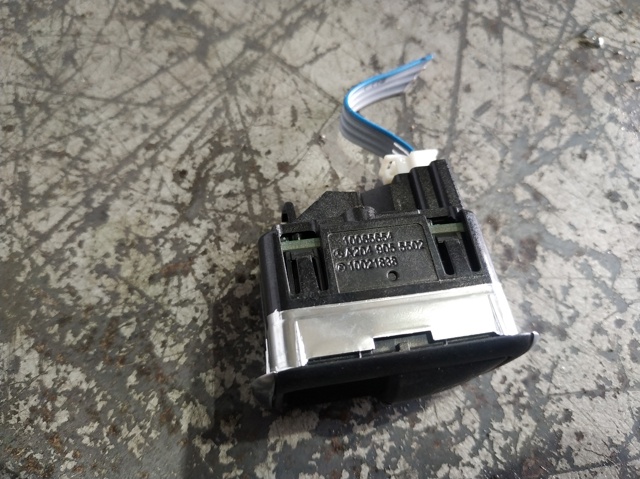 A2049055502 MERCEDES Botón de elevalunas delantero derecho comprar Madrid