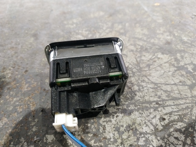 A2049055502 MERCEDES Botón de encendido del motor del elevalunas delantero derecho  comprar en Jaén