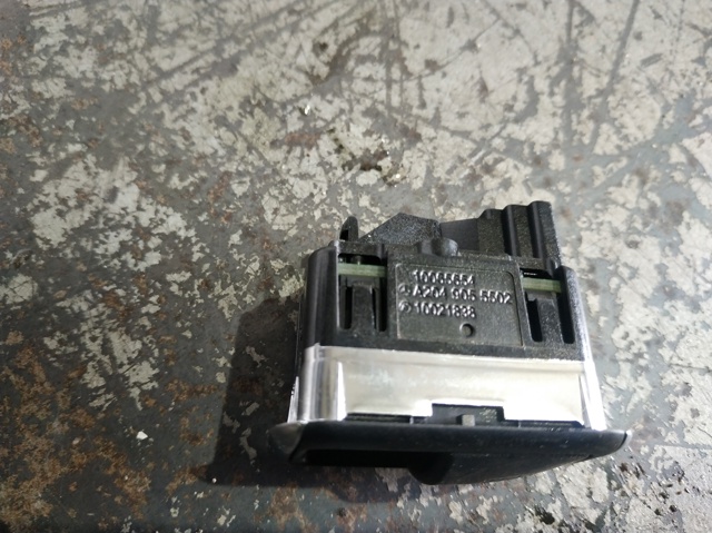 A2049055502 Botón de encendido del motor del elevalunas delantero derecho  comprar en Zaragoza
