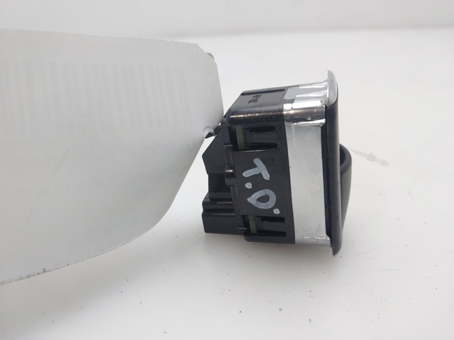 A2049058202 Botón de encendido del motor del elevalunas delantero derecho  comprar en Zaragoza