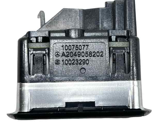 MERCEDES A2049058202 Botón de encendido del motor del elevalunas delantero derecho  disponible Valladolid