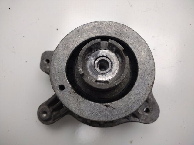 A2052406617 Soporte izquierdo del motor  disponible Utrera