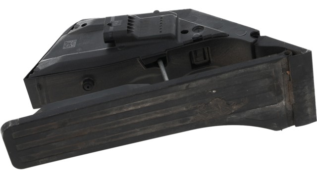 A2053000004 Pedal del acelerador  disponible Utrera