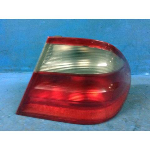 MERCEDES A2088200264 Piloto trasero exterior derecho  en stock Terrassa