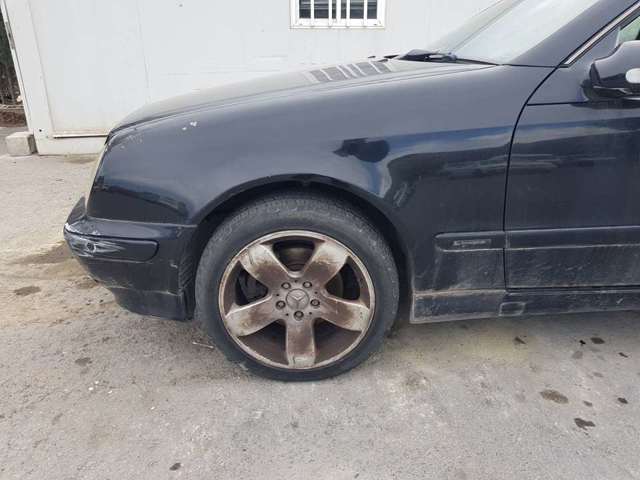 Guardabarros delantero izquierdo A2088800118 Mercedes