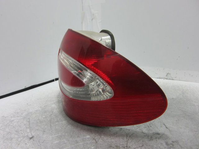 MERCEDES A2098200264 Piloto trasero derecho  en stock Terrassa