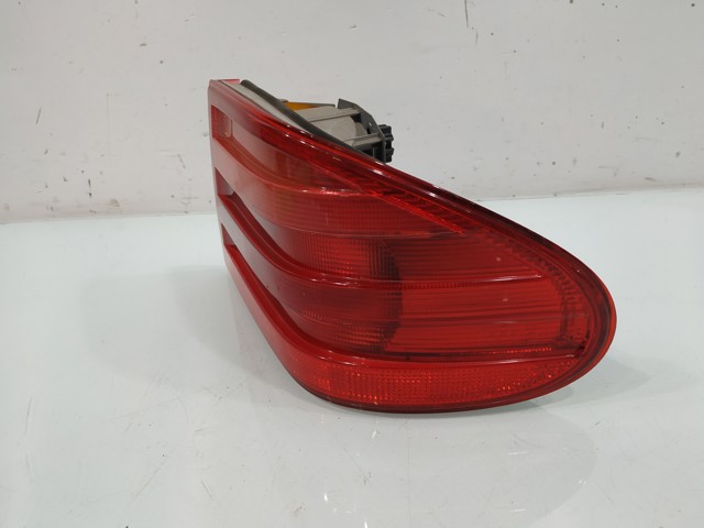 MERCEDES A2108200264 Piloto trasero exterior derecho  disponible España