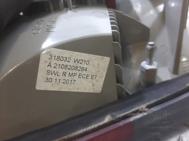 A2108208264 MERCEDES Piloto trasero exterior derecho  en stock Huelva