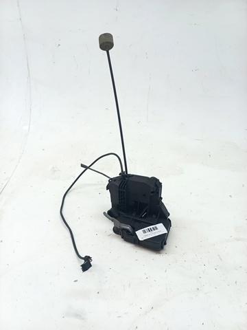 A2117200635 Cerradura de puerta delantera derecha  en stock Sabadell