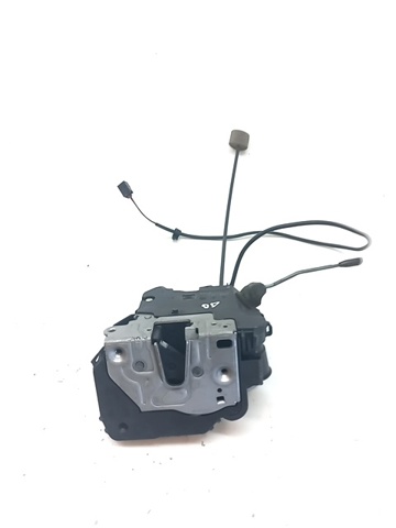 A2117200635 Cerradura de puerta delantera derecha  en stock Sabadell