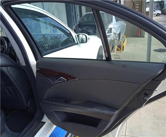 A2117300205 MERCEDES Puerta trasera derecha  comprar en Jaén