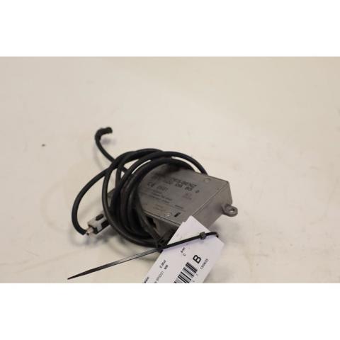A2118200885 Amplificador de señal de antena  en stock Castellón