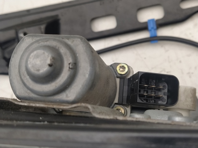 A2118201842 Motor del elevalunas de la puerta delantera derecha  en stock Castellón