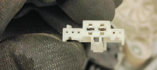 A2118201842 Motor del elevalunas de la puerta delantera derecha  en stock Sabadell