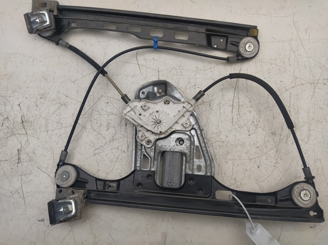 A2118201842 MERCEDES Motor del elevalunas de la puerta delantera derecha  comprar en Oviedo
