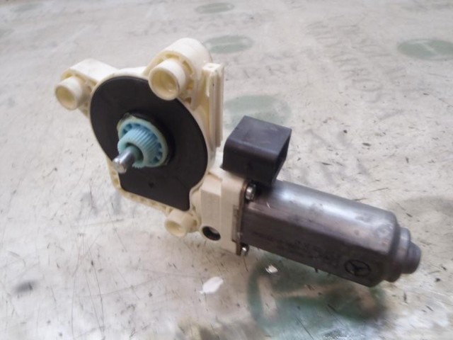 A2118202442 Motor del elevalunas de la puerta trasera derecha comprar Sevilla