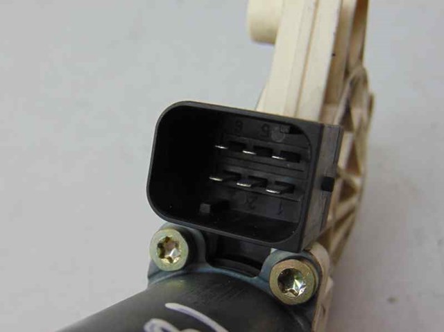 A2118202442 Motor del elevalunas de la puerta trasera derecha  disponible Málaga