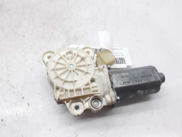 A2118203042 Motor del elevalunas de la puerta delantera derecha comprar Sevilla