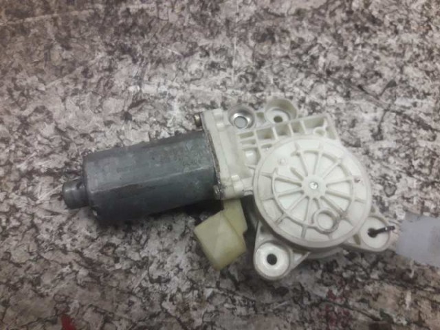 A2118203042 MERCEDES Motor del elevalunas de la puerta delantera derecha comprar Bilbao