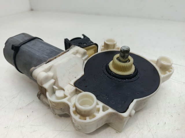 A2118203042 Motor del elevalunas de la puerta delantera derecha  comprar en Zaragoza