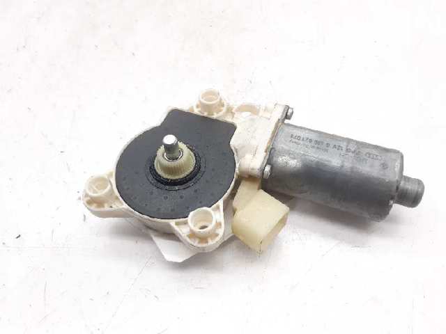 A2118203042 MERCEDES Motor del elevalunas de la puerta delantera derecha  comprar en Oviedo