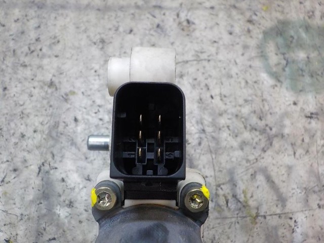 A2118203042 Motor del elevalunas de la puerta delantera derecha  disponible Utrera