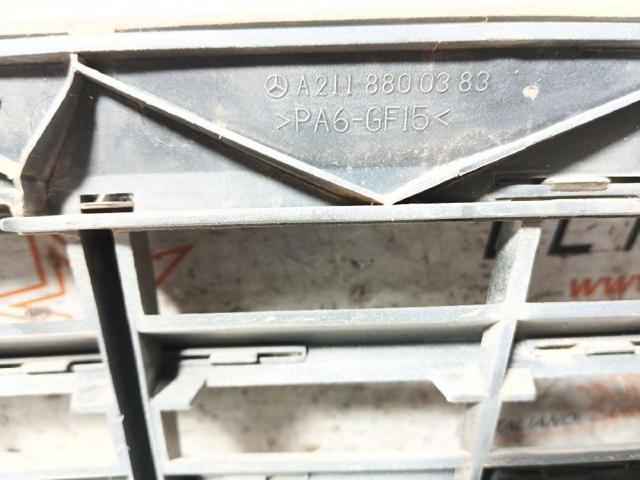 Comprar Parrilla del radiador Mercedes E  W211 a bajo precio