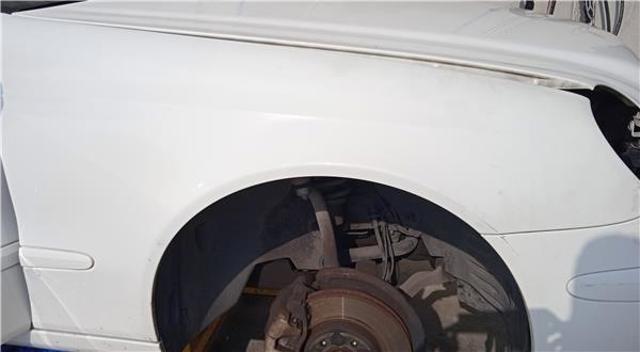 MERCEDES A2118801418 Aleta  en stock Valencia