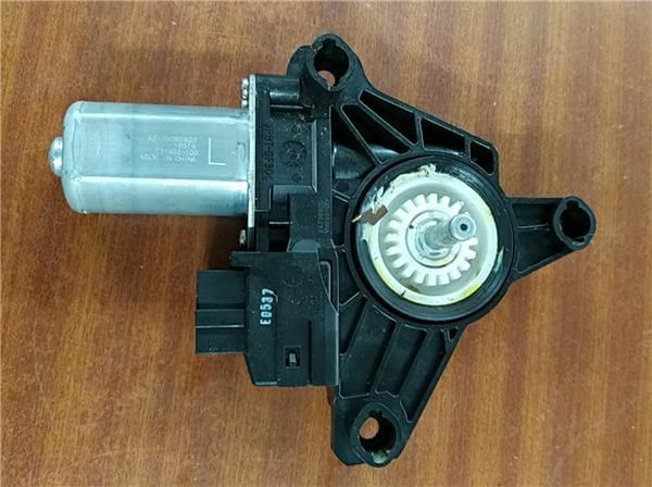 A2139060602 MERCEDES Motor del elevalunas de la puerta trasera derecha comprar Madrid