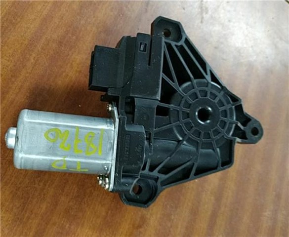 MERCEDES A2139060602 Motor del elevalunas de la puerta trasera derecha  disponible Valladolid