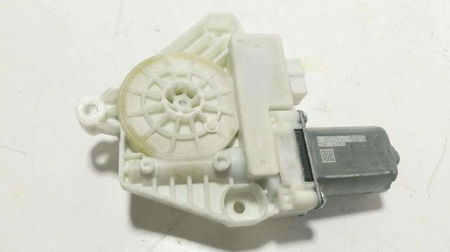 A2139069501 Motor del elevalunas de la puerta delantera derecha comprar Almería