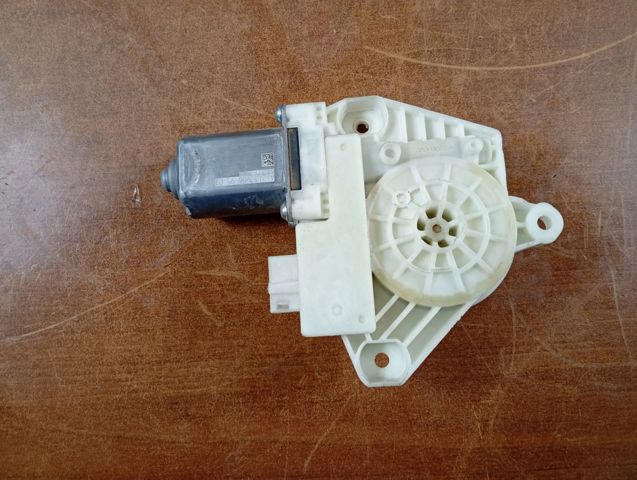 MERCEDES A2139069501 Motor del elevalunas de la puerta delantera derecha  disponible Valladolid