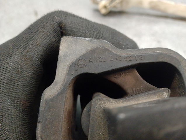 MERCEDES A2202400218 Taco de caja de cambios  en stock Terrassa