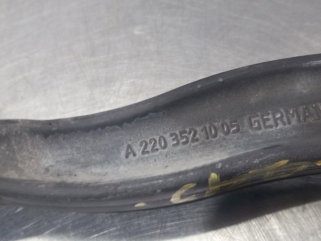 A2203521005 MERCEDES Brazo superior izquierdo de la suspensión trasera  en stock Córdoba